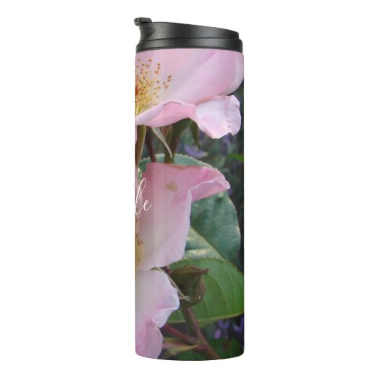 Roze Wilde Roos Bloemfloreel Fotothermische tromme Thermosbeker (Geroteerd rechts)