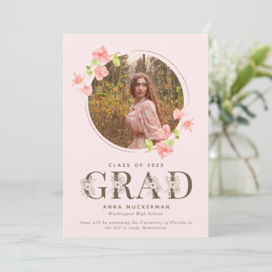 Roze Wildflower Girl High School Afstuderen Aankondiging (Staand voorkant)