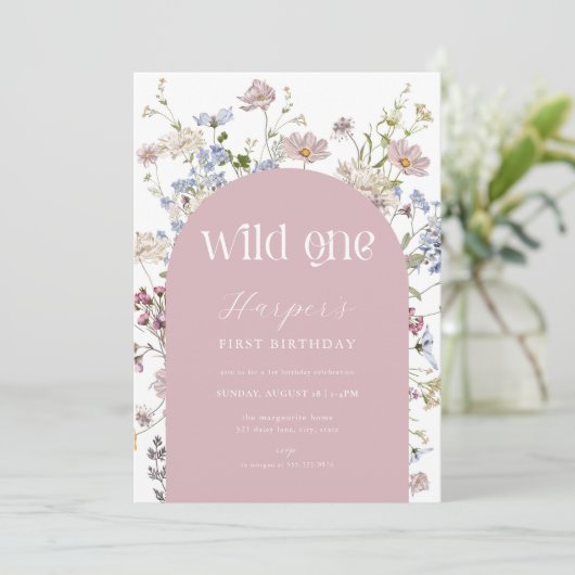 Roze Wildflower Wild Een 1e Verjaardag uitnodiging (Staand voorkant)