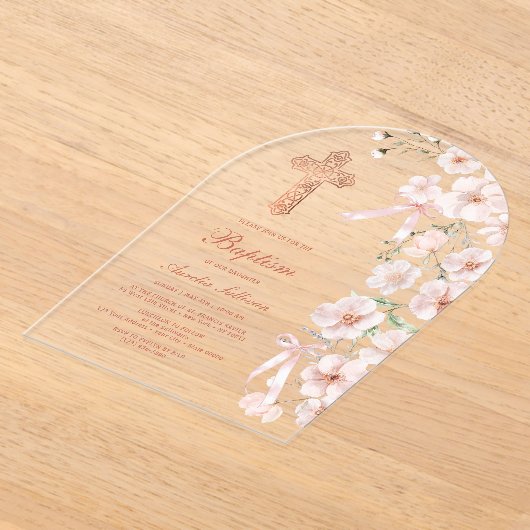 Roze Wildflowers en Bogen Boog Doop Acryl Uitnodigingen (Laagn)