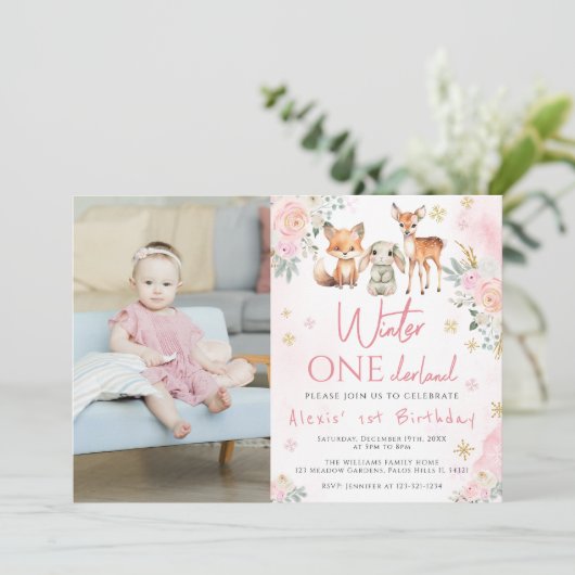 Roze winter onederland verjaardag foto uitnodiging (Staand voorkant)