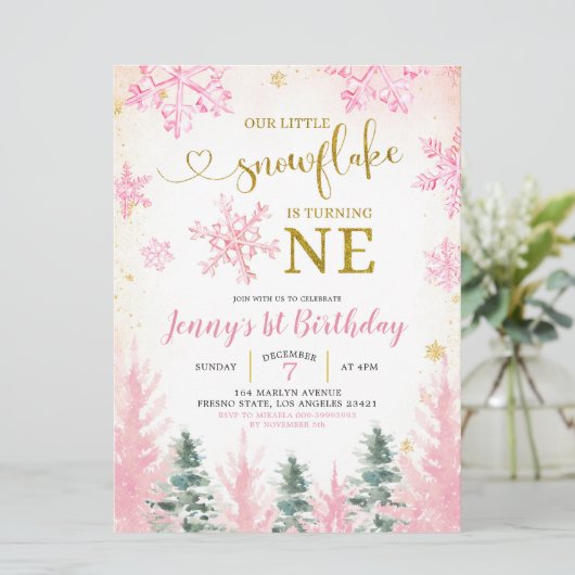 Roze wintersneeuwvlok eerste uitnodiging op zaterd (Staand voorkant)