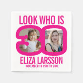 Roze wit 30ste verjaardag twee foto's kijken wie i servet (Voorkant)