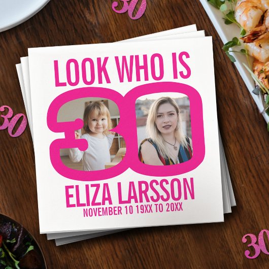 Roze wit 30ste verjaardag twee foto's kijken wie i servet