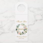 Roze Wit Bloemen Krans Goud Monogram Bruiloft Flessenhanger (Voorkant)