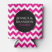 Roze Wit en Zwart Monogram Chevron Patroon 2 Blikjeskoeler (Voorkant)