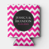 Roze Wit en Zwart Monogram Chevron Patroon 2 Blikjeskoeler (Achterkant)