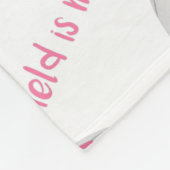 roze wit Het voetbalveld is mijn gelukkige plek Fleece Deken (Hoek)