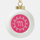 Roze Wit Monogram Sneeuwvlok Ster Kerstboom Keramische Bal Ornament (Voorkant)