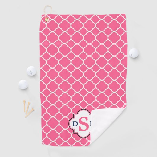 Roze wit quatrefoil monogram golfhanddoek (Insitu)