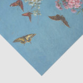  roze witte bloesem vlinderbij op blauw tissuepapier (Detail)