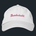 Roze Witte Bombshell Reis Hoed Bachelorette Feestj Geborduurde Pet<br><div class="desc">Laat iedereen weten wie de hete is.</div>