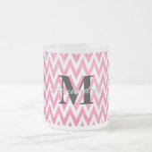 Roze witte Chevron-monogram Matglas Koffiemok (Center)