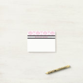 Roze & Witte Damast Patroon Moderne Gepersonalisee Post-it® Notes (Op bureau)