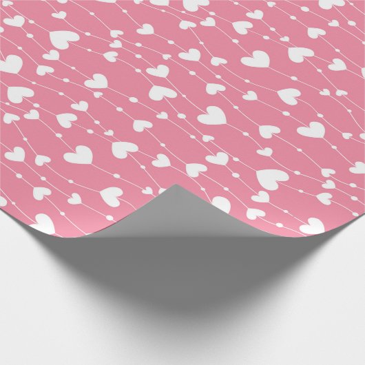 Roze witte harten voor haar verjaardag Baby Shower Cadeaupapier (Hoek)