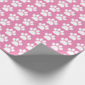 Roze Witte Huisdier Dog Paw Print Patroon Cadeaupapier (Hoek)