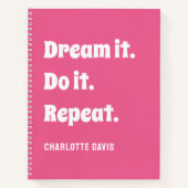 Roze witte inspirerende quote droom het doe het notitieboek (Voorkant)