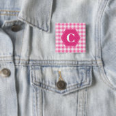 Roze witte monogram patroon vierkante button 5,1 cm (In situ)