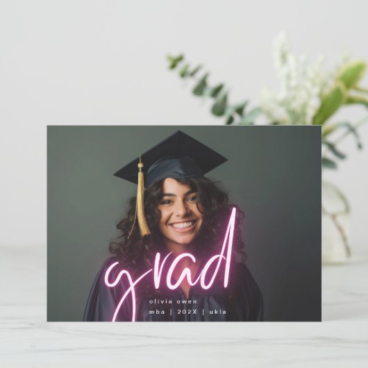 Roze witte neon Elegant Afstudeerder Afstuderen tw Aankondiging (Staand voorkant)