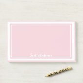 Roze witte pastelmonogram post-it® notes (Op bureau)