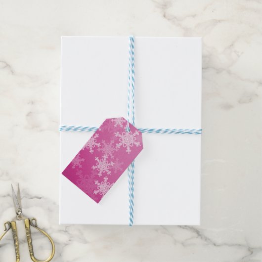 Roze Witte Sneeuwvlokken Minimalistische Kerstmis Cadeaulabel (Met Touw)