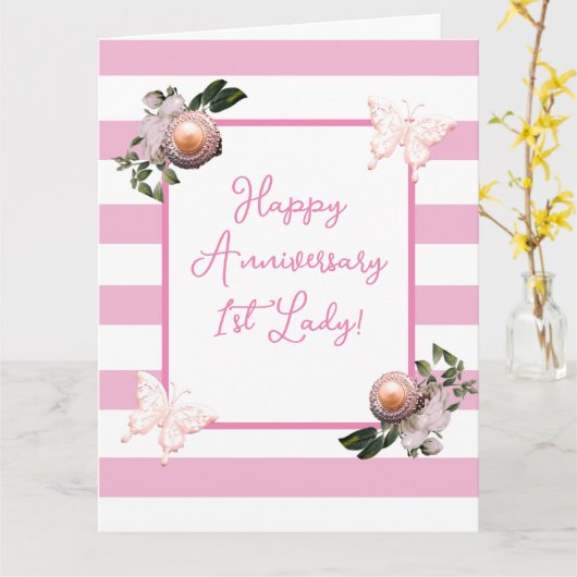 Roze & Witte Streep Bloemen 1st Lady Jubileum Kaart (Gele Bloem)