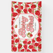 Roze Witte Strepen Aardbei Berry Eerste Verjaardag Spandoek (Verticaal)
