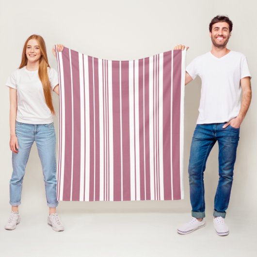 Roze Witte Verticale Strepen Patroon Fleece Deken (In situ)