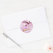 Roze wolken en ooievaar ronde sticker (Envelop)