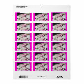 Roze zandige flip flop-sandalen op het strand van  etiket (Full Sheet)