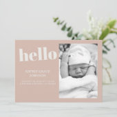 Roze zandsteen typografie baby shower aankondiging (Staand voorkant)