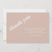Roze zandsteen typografie baby shower aankondiging (Achterkant)