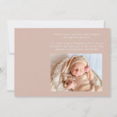 Roze zandsteen typografie baby shower aankondiging (Achterkant)