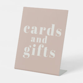 Roze zandsteen typografie baby shower kaarten cade reclamebord met voetstuk