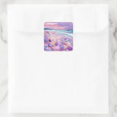 Roze zeeglas op het strand. vierkante sticker (Tas)