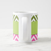 Roze zigzag, Groene Zigzag, Chevron, Monogram Grote Koffiekop (Achterkant)