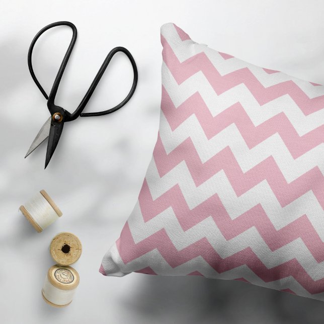 Roze Zigzag, Roze Chevron, Geometrisch Patroon Accent Kussen (Creator heeft geüpload)