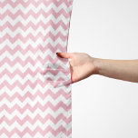 Roze Zigzag, Roze Chevron, Geometrisch Patroon Sjaal<br><div class="desc">Elegant,  stijlvol en verfijnd zigzagpatroon (chevron) in roze en witte kleur. Moderne en trendy cadeau,  perfect voor de zigzag-minnaar in je leven.</div>