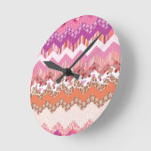 Roze zigzagachtergrond ronde klok (Hoek)