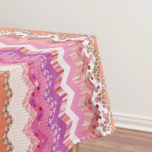 Roze zigzagachtergrond tafelkleed (Voorbeeld)