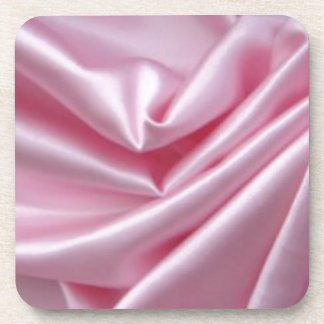 Roze zijde met een bruiloft onderzetter