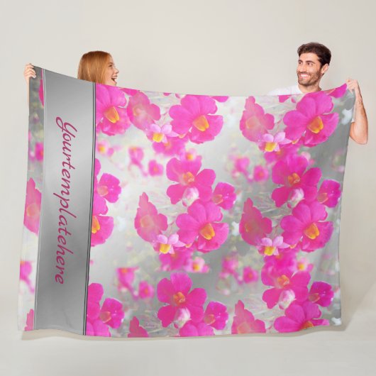 roze, zilver, patroon van de roze, bloemen op het  fleece deken (In situ)