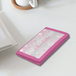 Roze zilveren glitter monogram stofmonogram drievoud portemonnee<br><div class="desc">Een stijlvolle faux zilveren metalen achtergrond. Gedemoreerd met roze faux glitter stof. Personaliseer en voeg jouw naam toe. De naam wordt geschreven met een handgeschreven stijlmanuscript met letters.</div>