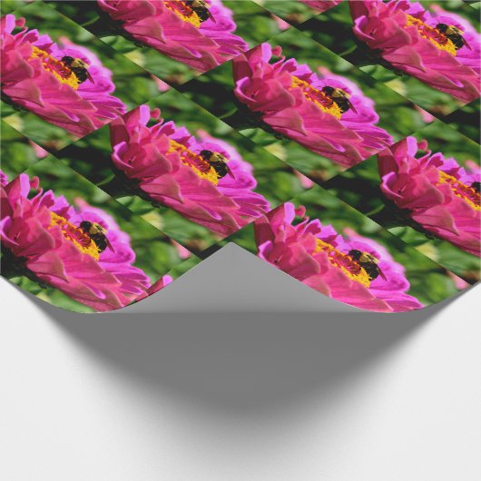 Roze zink met hommel, roze bloemen, schattige bije cadeaupapier (Hoek)