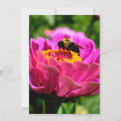 Roze zink met hommel, roze bloemen, schattige bije kaart (Voorkant)