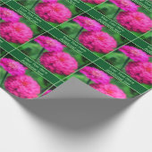 Roze Zinnia Bloemen gepersonaliseerd Cadeaupapier (Hoek)