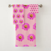 Roze Zinnia Bloemloze flacon op Bad Handdoek (Insitu)