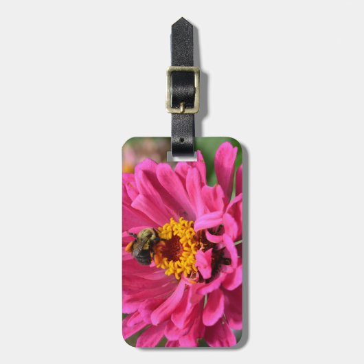 Roze Zinnia en Bumble bee Bagagelabel (Voorkant verticaal)