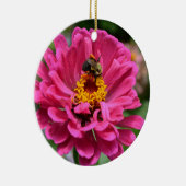 Roze Zinnia en Bumble bee Keramisch Ornament (Rechts)