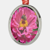 Roze Zinnia en hommel Metalen Ornament (Links)